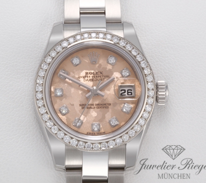 Uhransicht von vorne, hauptsächlich das Zifferblatt und die Lünette sichtbar. Rolex Lady Datejust 26 179384 2018 Stahl Weissgold 750 Diamanten Automatik Gold