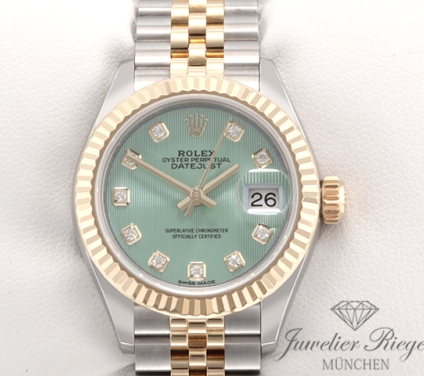 Uhransicht von vorne, hauptsächlich das Zifferblatt und die Lünette sichtbar. Rolex Lady Datejust 28 mm 279173 Edelstahl Gelbgold 750 Diamanten Automatik Gold