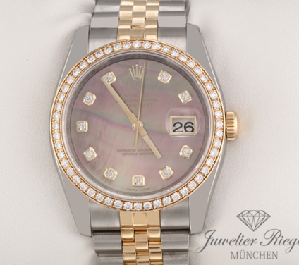 Uhransicht von vorne, hauptsächlich das Zifferblatt und die Lünette sichtbar. Rolex Datejust 36 mm 116243 Edelstahl Gelbgold 750 Perlmutt Diamanten Stahl Gold