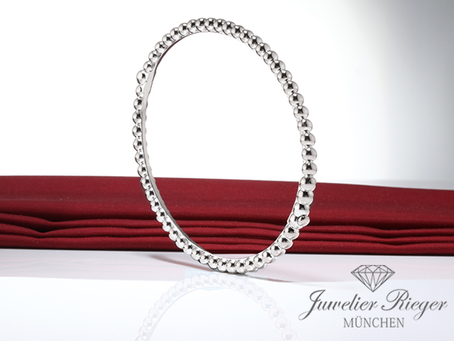 Bild 2 der Galerie: Van Cleef & Arpels Armreif Perlee Pearls of Gold Gr M Weissgold 750 VCARO7A900