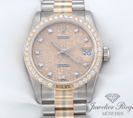 Uhransicht von vorne, hauptsächlich das Zifferblatt und die Lünette sichtbar. Rolex Medium Datejust 31 Tridor 750 Gelbgold Weissgold Rosegold Diamanten Gold