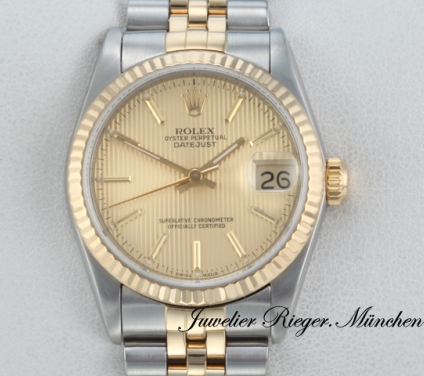 Uhransicht von vorne, hauptsächlich das Zifferblatt und die Lünette sichtbar. Rolex Medium Datejust 31 mm 68273 Edelstahl Gelbgold 750 Automatik Gold
