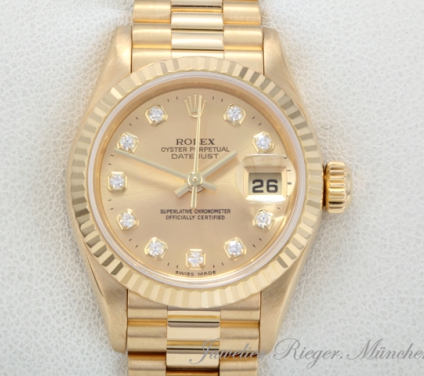 Uhransicht von vorne, hauptsächlich das Zifferblatt und die Lünette sichtbar. Rolex Lady Datejust Gelbgold 750 Diamanten 1998 Automatik Gold Damen