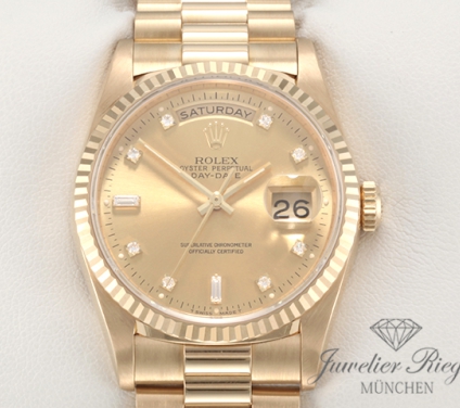 Uhransicht von vorne, hauptsächlich das Zifferblatt und die Lünette sichtbar. Rolex Day Date 36 mm 18238 1991 Gelbgold 750 Diamanten Automatik Gold