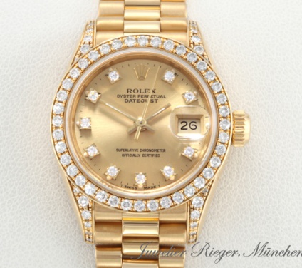 Uhransicht von vorne, hauptsächlich das Zifferblatt und die Lünette sichtbar. Rolex Lady Datejust Gelbgold 750 1998 Diamanten Brillanten Automatik Gold Damen