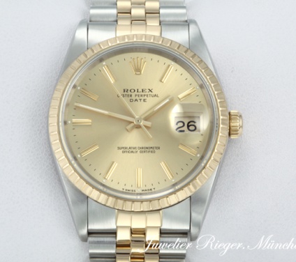 Uhransicht von vorne, hauptsächlich das Zifferblatt und die Lünette sichtbar. Rolex Date 34 mm 15223 Stahl Gelbgold 750 Automatik Medium Gold