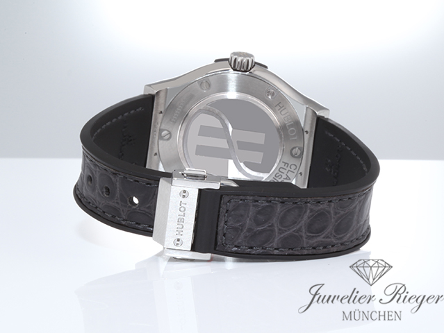 Bild 5 der Galerie: Hublot Lady Classic Fusion Racing Grey 33 mm 2016 581.NX.7071.LR Titan Damen