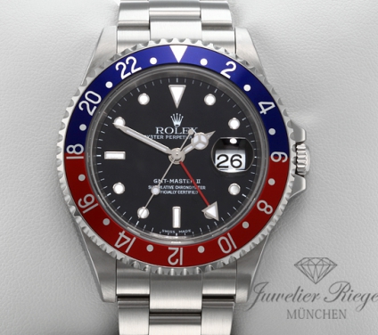 Uhransicht von vorne, hauptsächlich das Zifferblatt und die Lünette sichtbar. Rolex GMT Master II Stahl 16710 T Pepsi 2005 Automatik Rolex-Service 2026