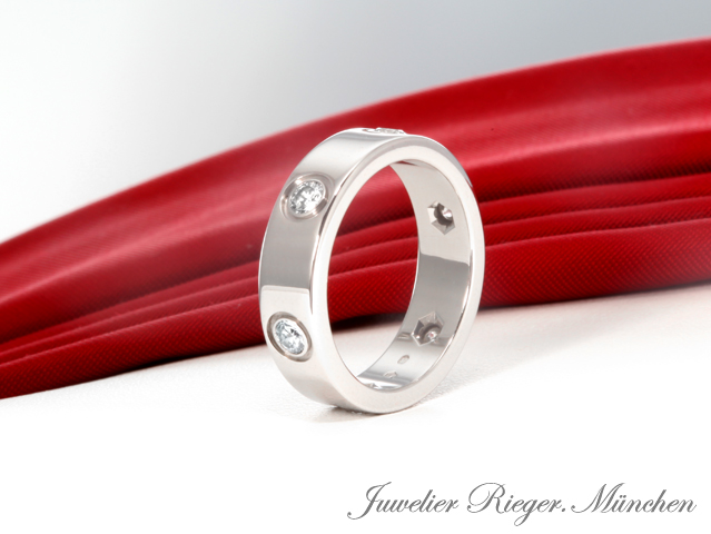 Bild 2 der Galerie: Cartier Ring Love Klassisches Modell Weissgold 750 6 Diamanten Größe 52 Gold
