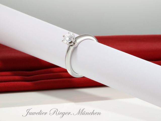 Bild 4 der Galerie: Tiffany & Co. Setting Ring Platin 950 Diamant 0,45 ct Gr. 51,5 Platinum Solitär