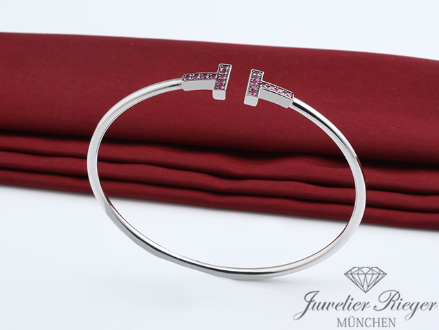 Bild 4 der Galerie: Tiffany & Co. T Wire Armreif Weissgold 750 Rubine Größe Medium Gold