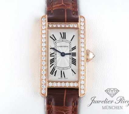 Uhransicht von vorne, hauptsächlich das Zifferblatt und die Lünette sichtbar. Cartier Lady Tank Americaine Rosegold 750 Diamanten WJTA0028 2023 Damen Gold