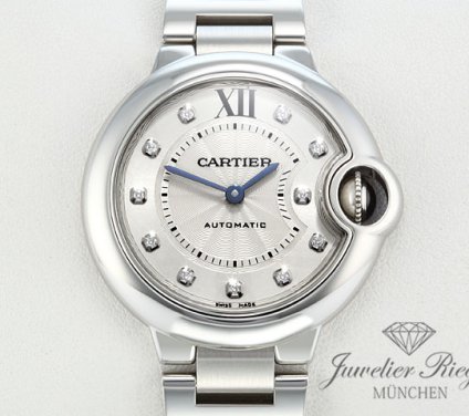 Uhransicht von vorne, hauptsächlich das Zifferblatt und die Lünette sichtbar. Cartier Ballon Bleu 33 mm Edelstahl Diamanten 2020 W4BB0021 Stahl