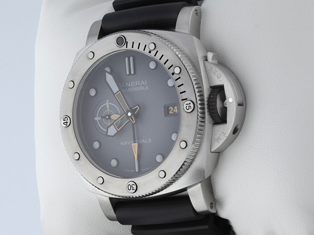 Bild 3 der Galerie: Panerai Submersible GMT Navy Seals 44 mm PAM01323 2024 Edelstahl Automatik