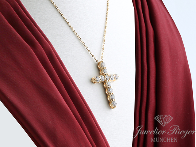 Produktbild eines Schmuckstücks. Collier Gelbgold 750 Kreuz Anhänger Diamanten 3,36 ct. Brillanten Ungetragen