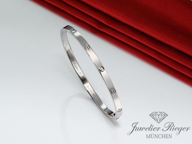 Bild 1 der Galerie: Cartier Armreif Love SM Weissgold 750 Größe 17 6 Diamanten 2019 B6047717 Gold