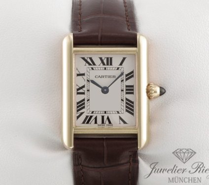 Uhransicht von vorne, hauptsächlich das Zifferblatt und die Lünette sichtbar. Cartier Tank Louis Kleines Modell Gelbgold 750 2013 W1529856 Gold Damen