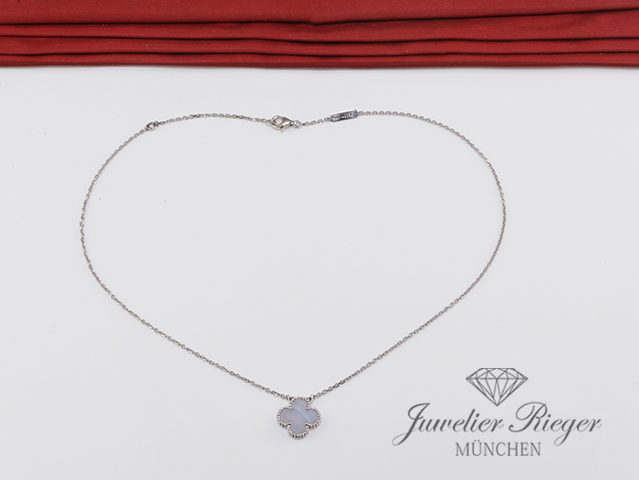 Bild 2 der Galerie: Van Cleef & Arpels Collier Vintage Alhambra Weissgold 750 Chalcedon 2013 Gold