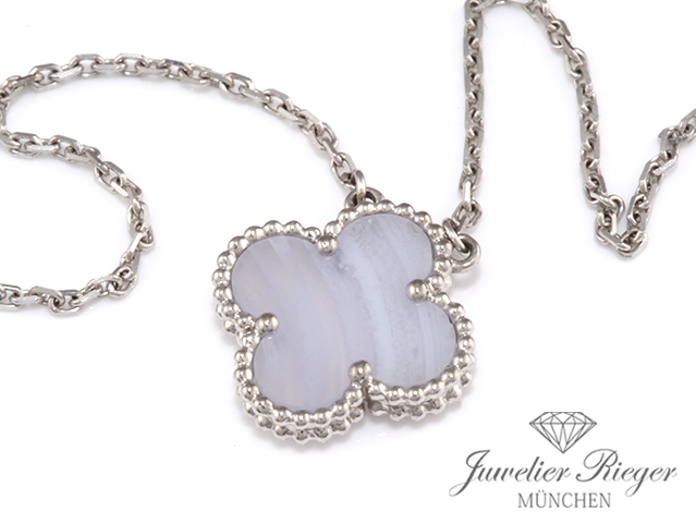 Bild 4 der Galerie: Van Cleef & Arpels Collier Vintage Alhambra Weissgold 750 Chalcedon 2013 Gold