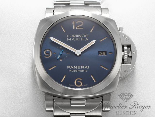 Uhransicht von vorne, hauptsächlich das Zifferblatt und die Lünette sichtbar. Panerai Luminor Marina 1950 44 mm PAM01058 2019 Edelstahl Automatik Stahl